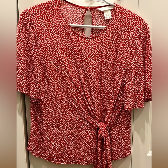 H&M red top with little white flowers, size 6 - Picture 1 of 4